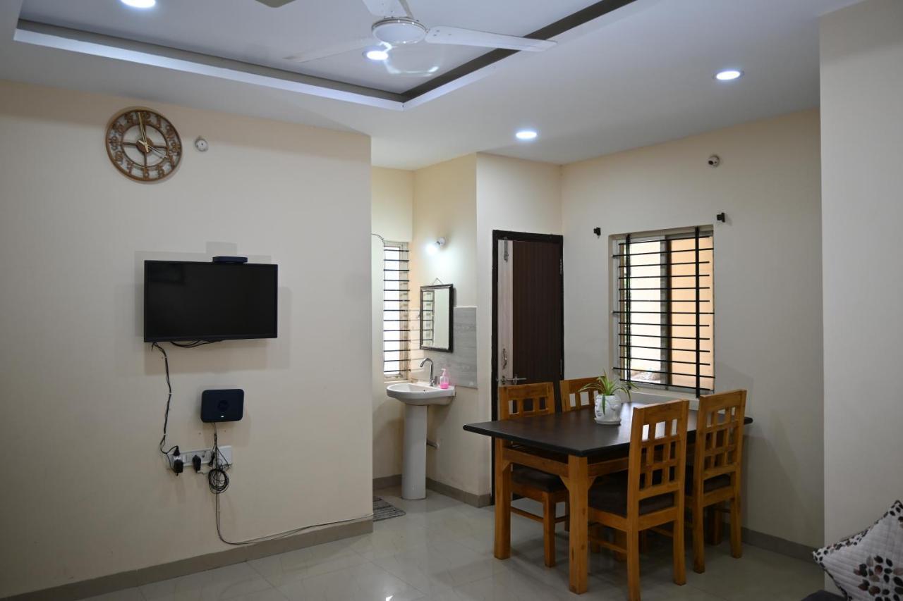 Staeg Heart Of City 2Bhk - 201 印多尔 外观 照片
